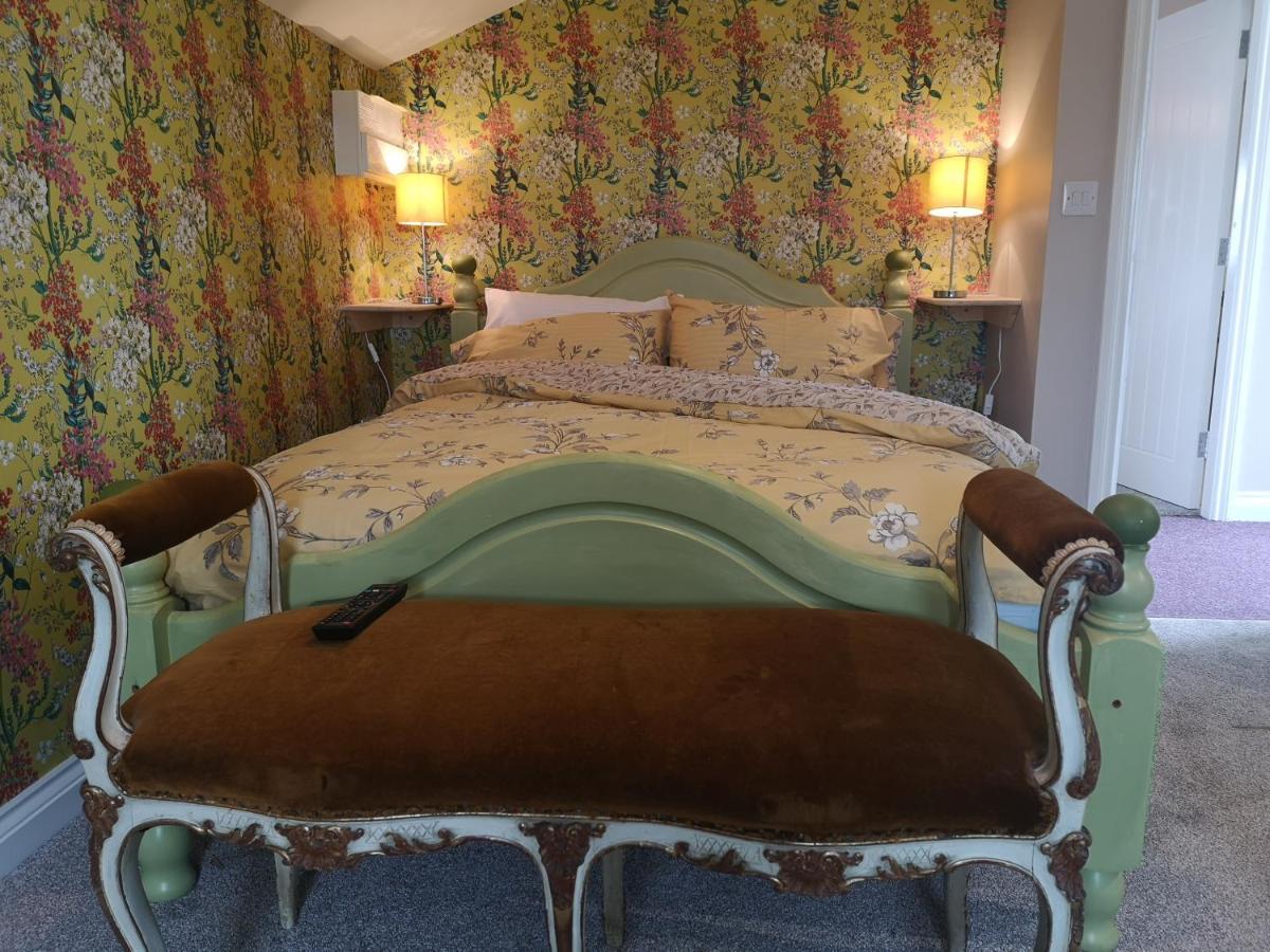 Brampton Dales Farm Bed & Breakfast Gainsborough Exterior photo