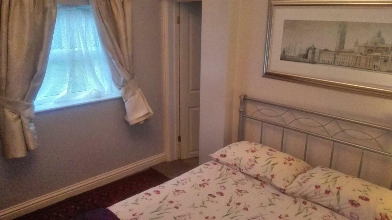 Brampton Dales Farm Bed & Breakfast Gainsborough Exterior photo